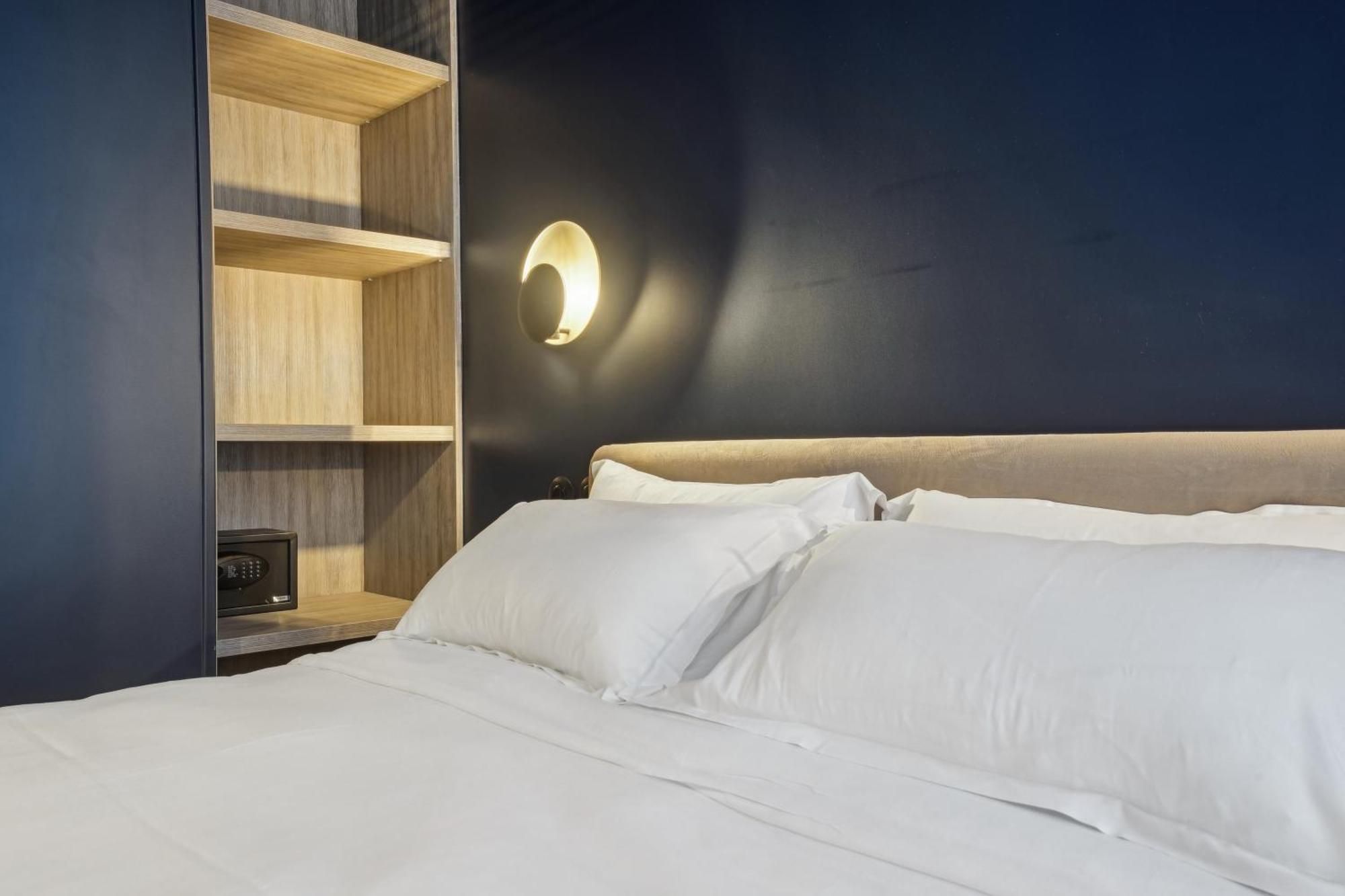 Hotel Clemence Paris Exterior photo